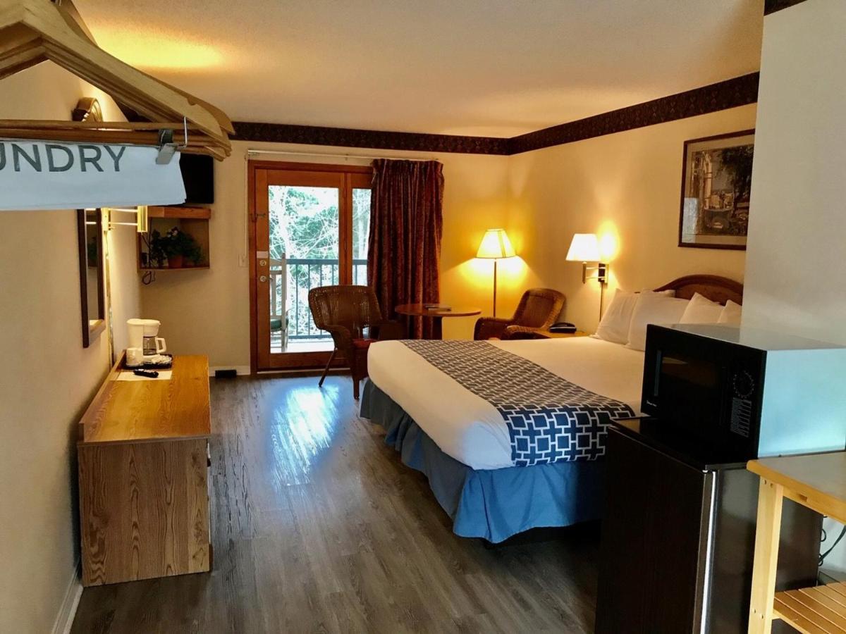 Four Seasons Inn Мегги-Вэлли Экстерьер фото
